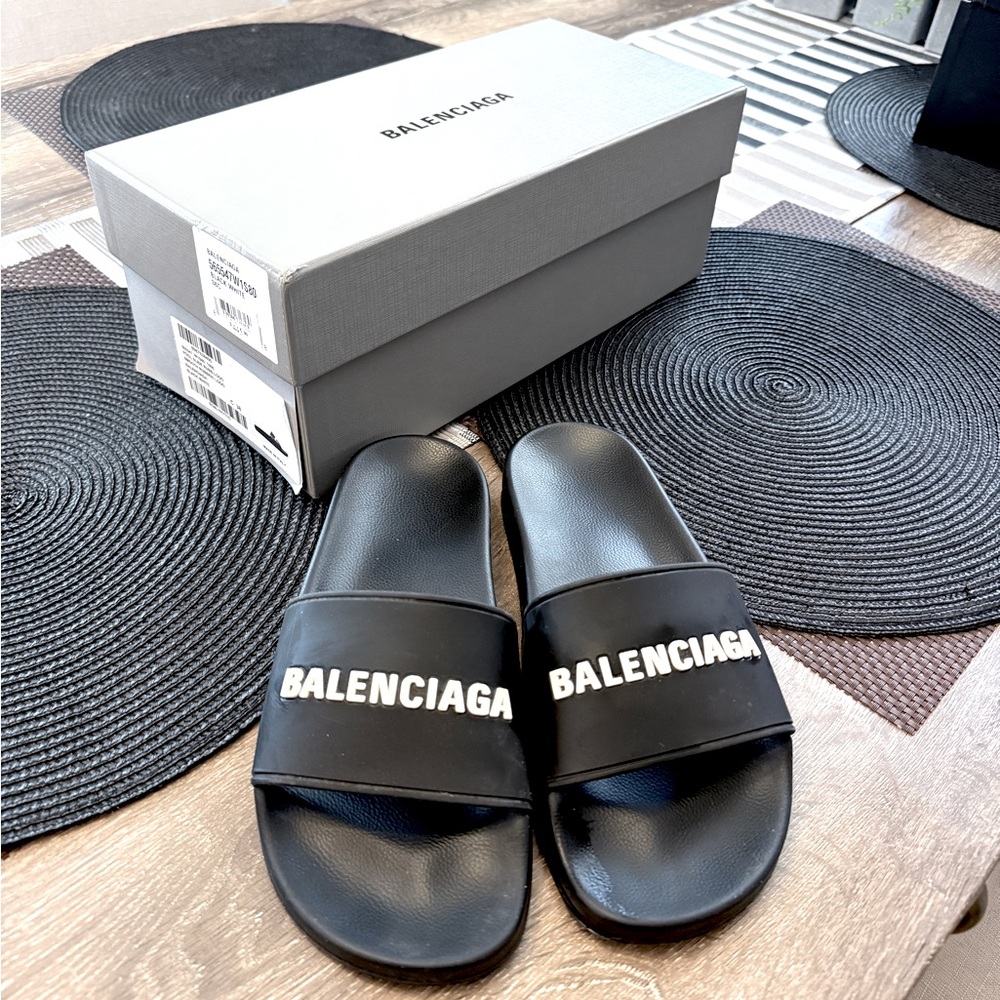 Balenciaga logo pool slide sandals Black and White